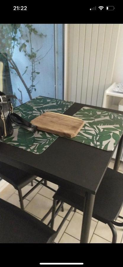 Se: 13A Rue Des Touleuses Pourpre Bed & Breakfast Cergy Bagian luar foto